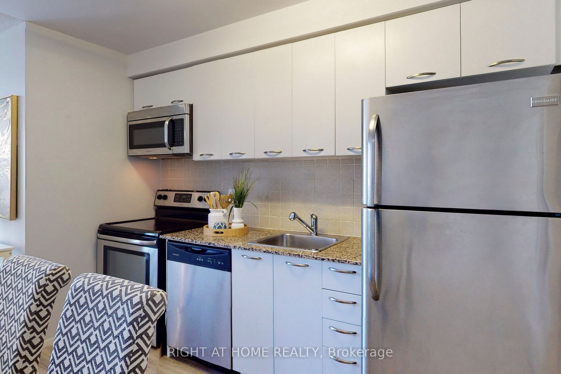 38 Joe Shuster Way, #423