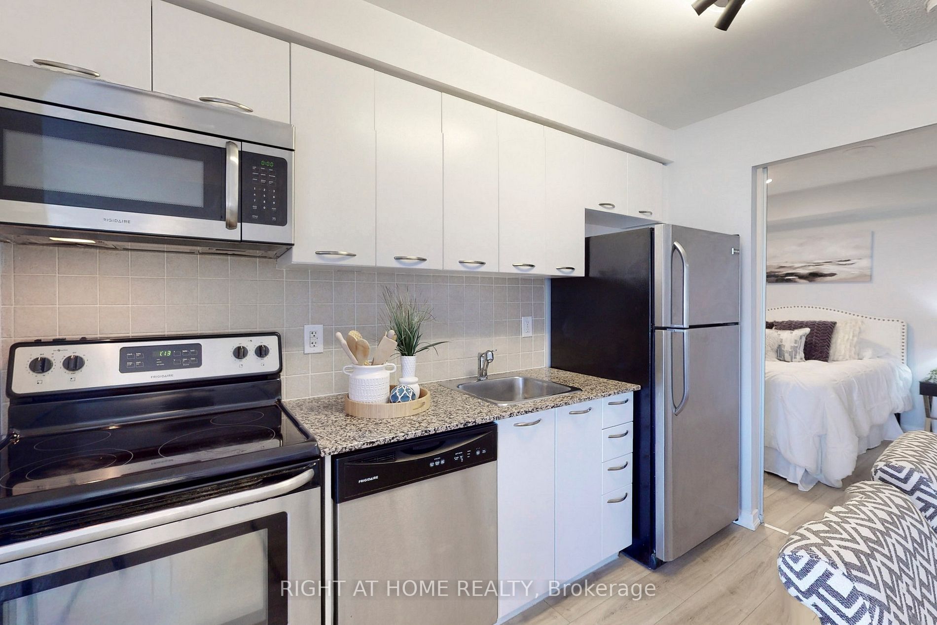 38 Joe Shuster Way, #423