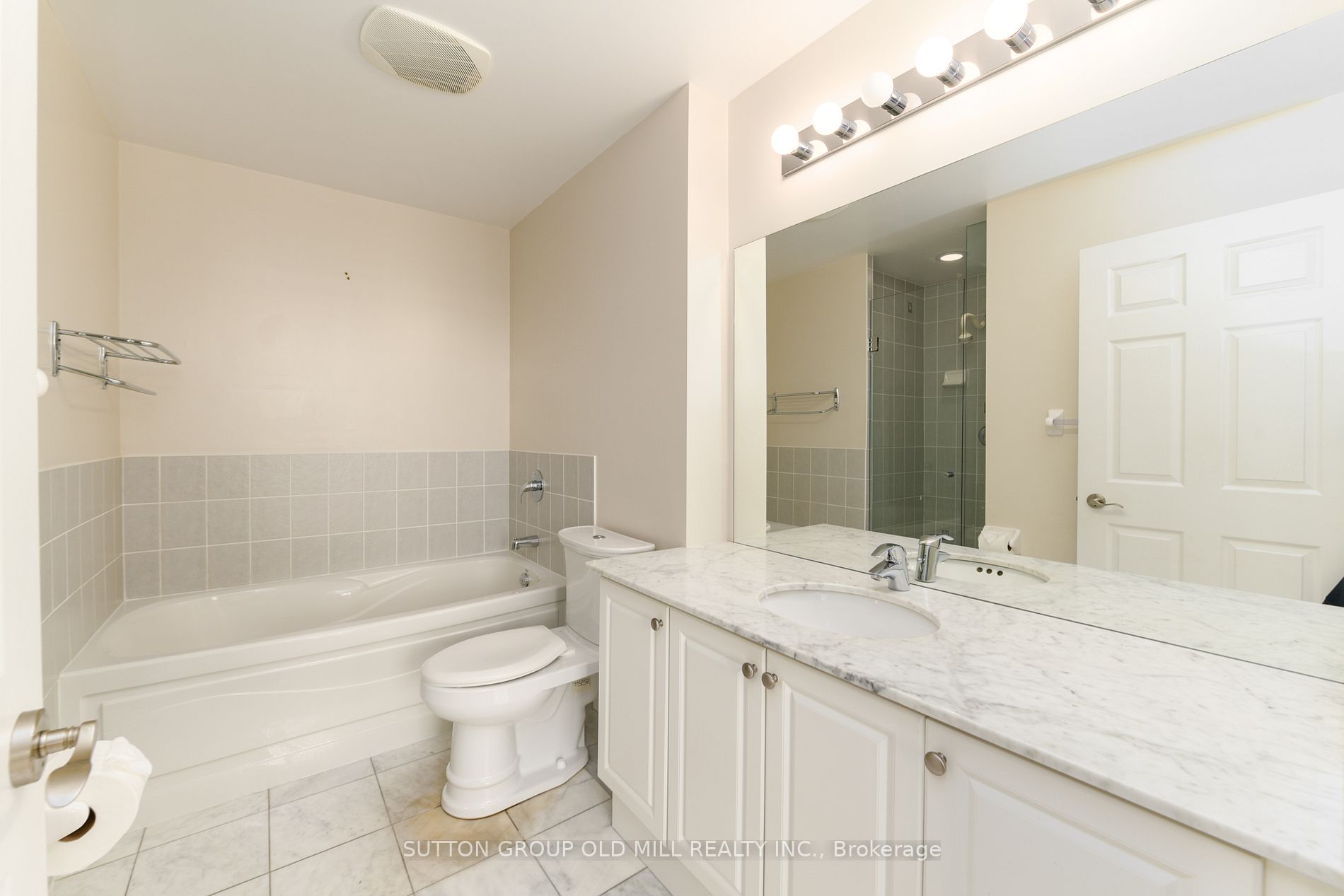 1135 Royal York Rd, #917