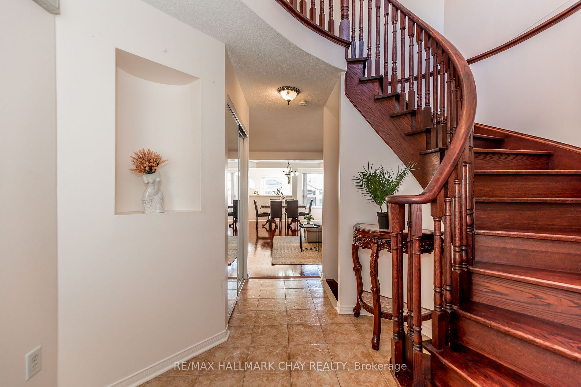 6 Whitehouse Crescent