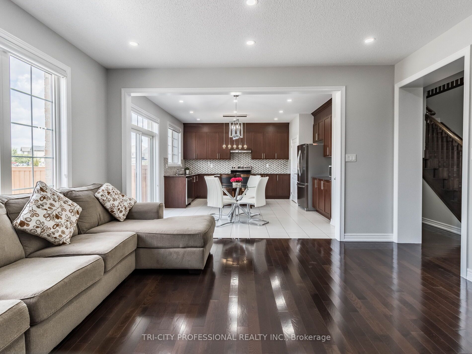 35 Angelgate Rd