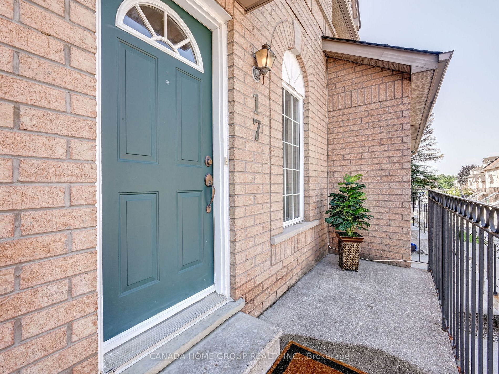 75 Strathaven Dr, #17