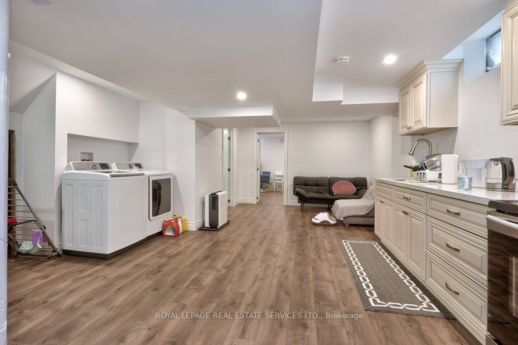 2844 Galleon Cres