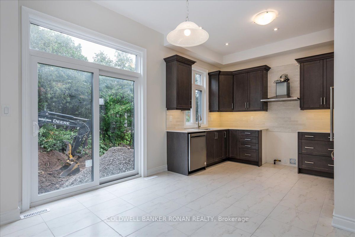 457 Warminster Dr