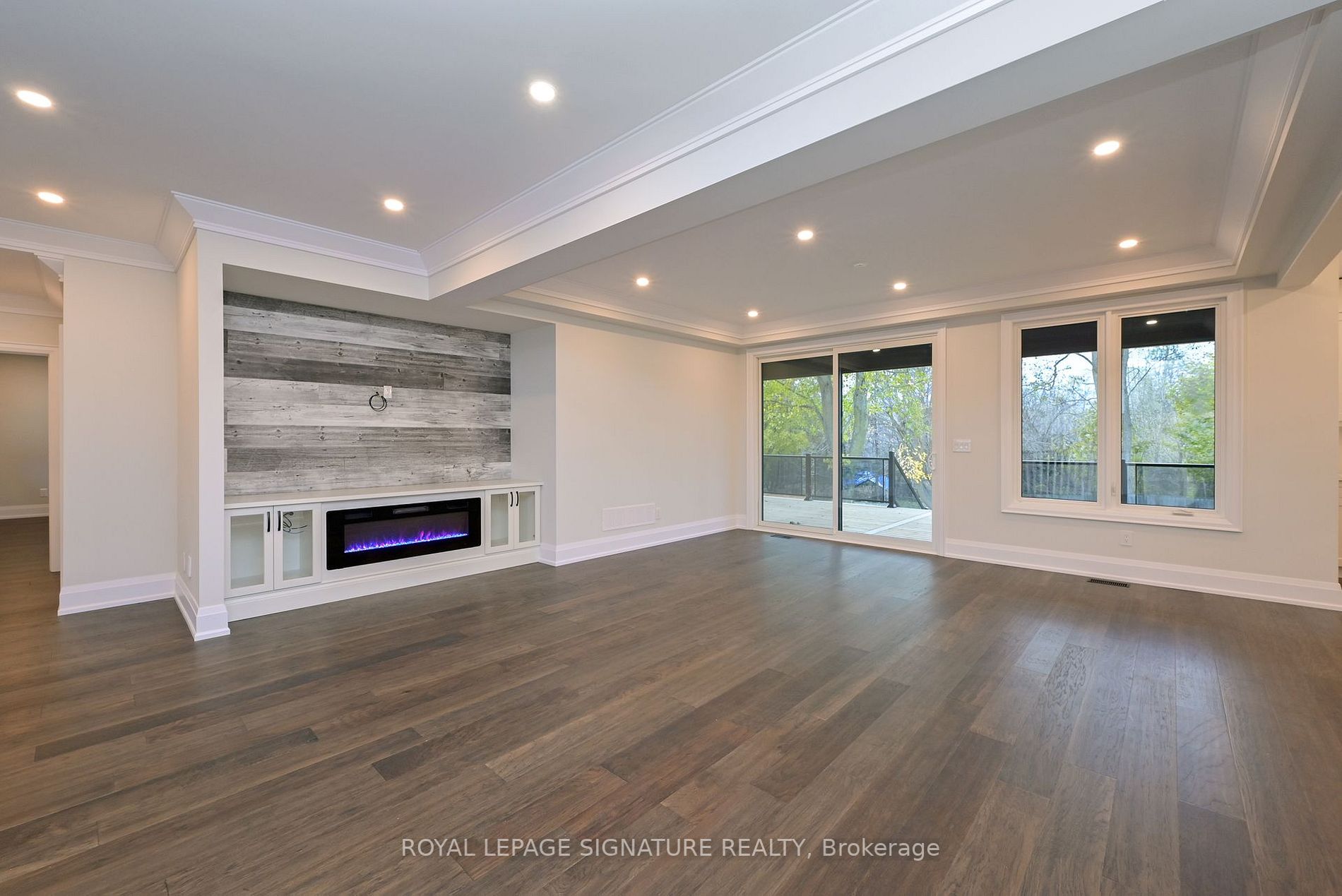 3 Larry St
