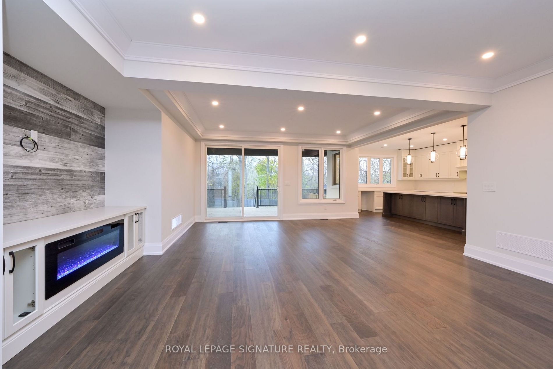 3 Larry St