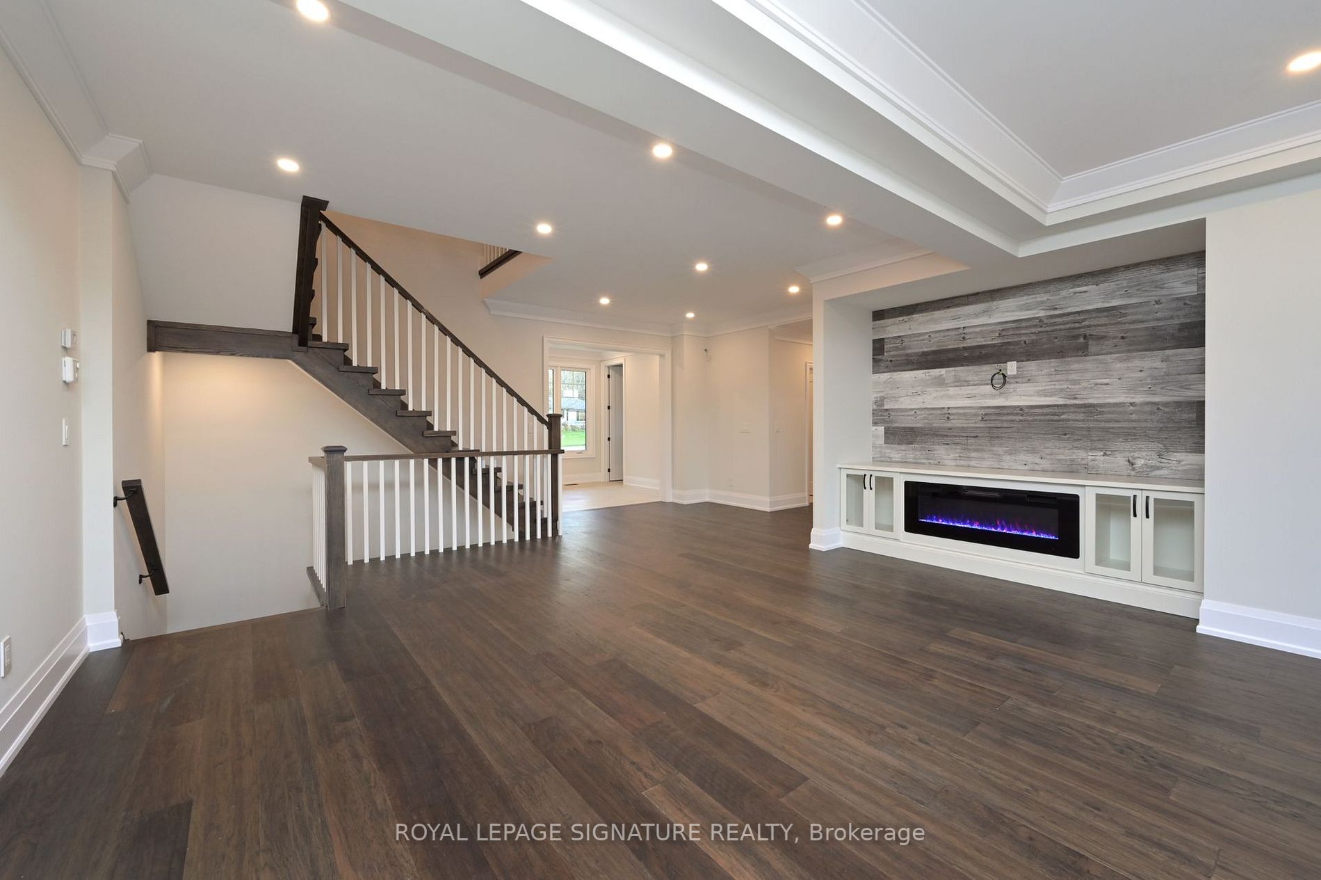 3 Larry St