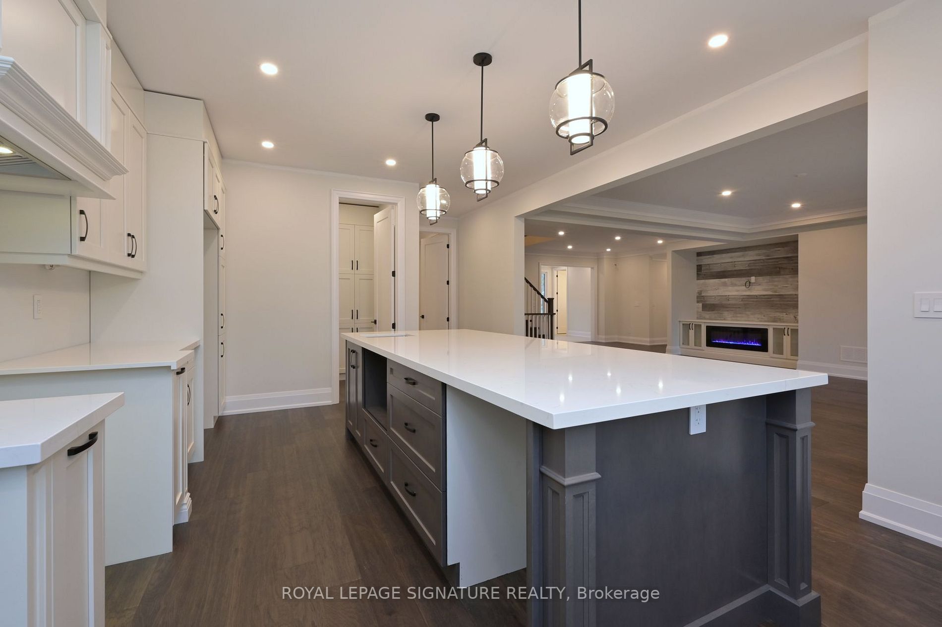 3 Larry St