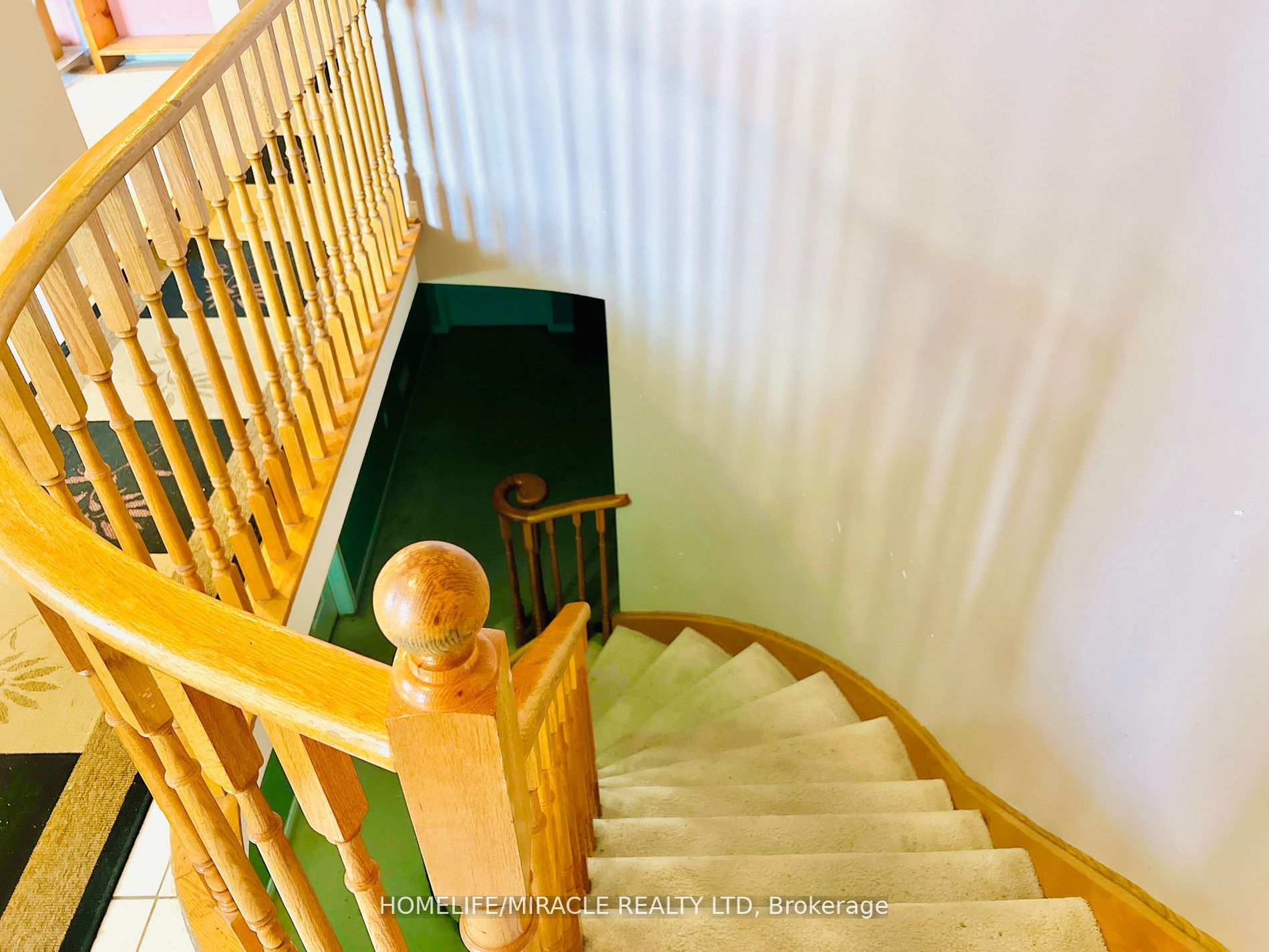 246 Howard Cres