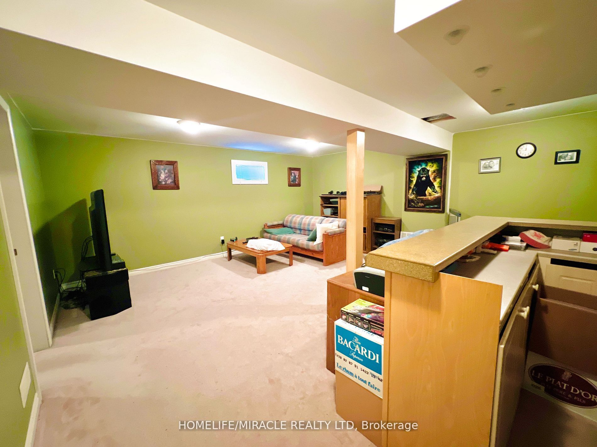 246 Howard Cres