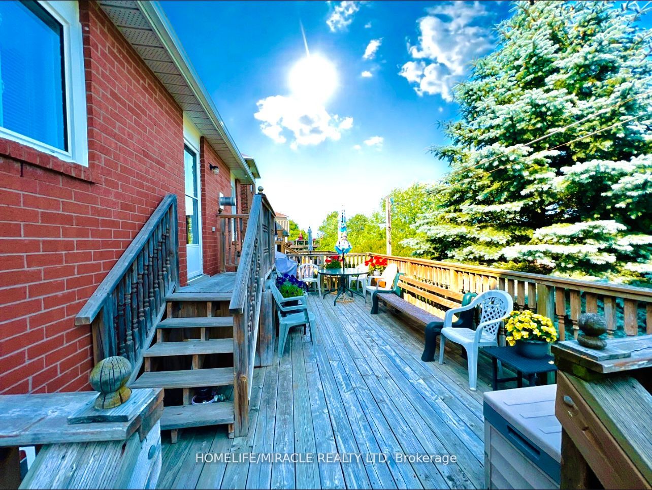 246 Howard Cres