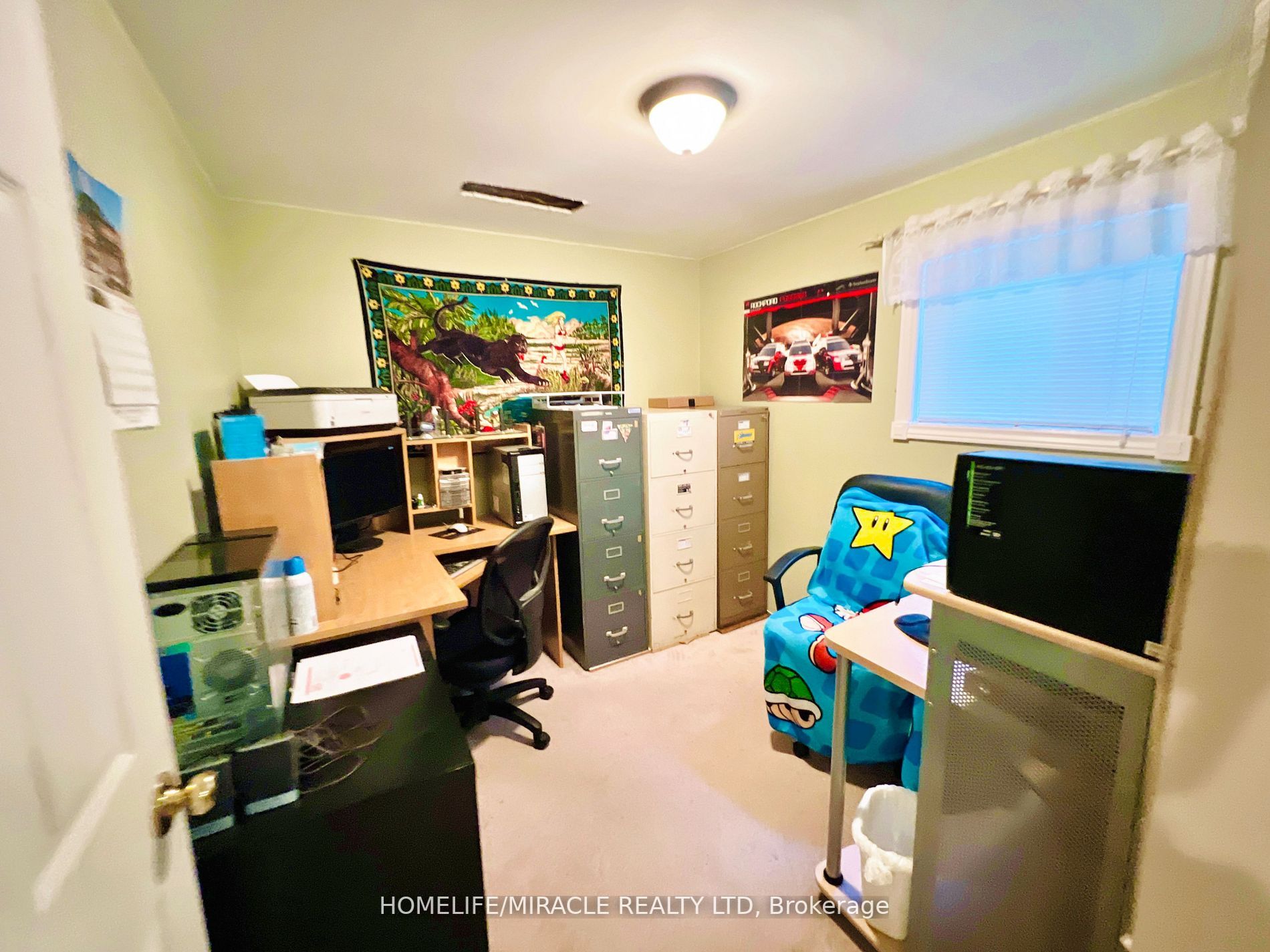 246 Howard Cres