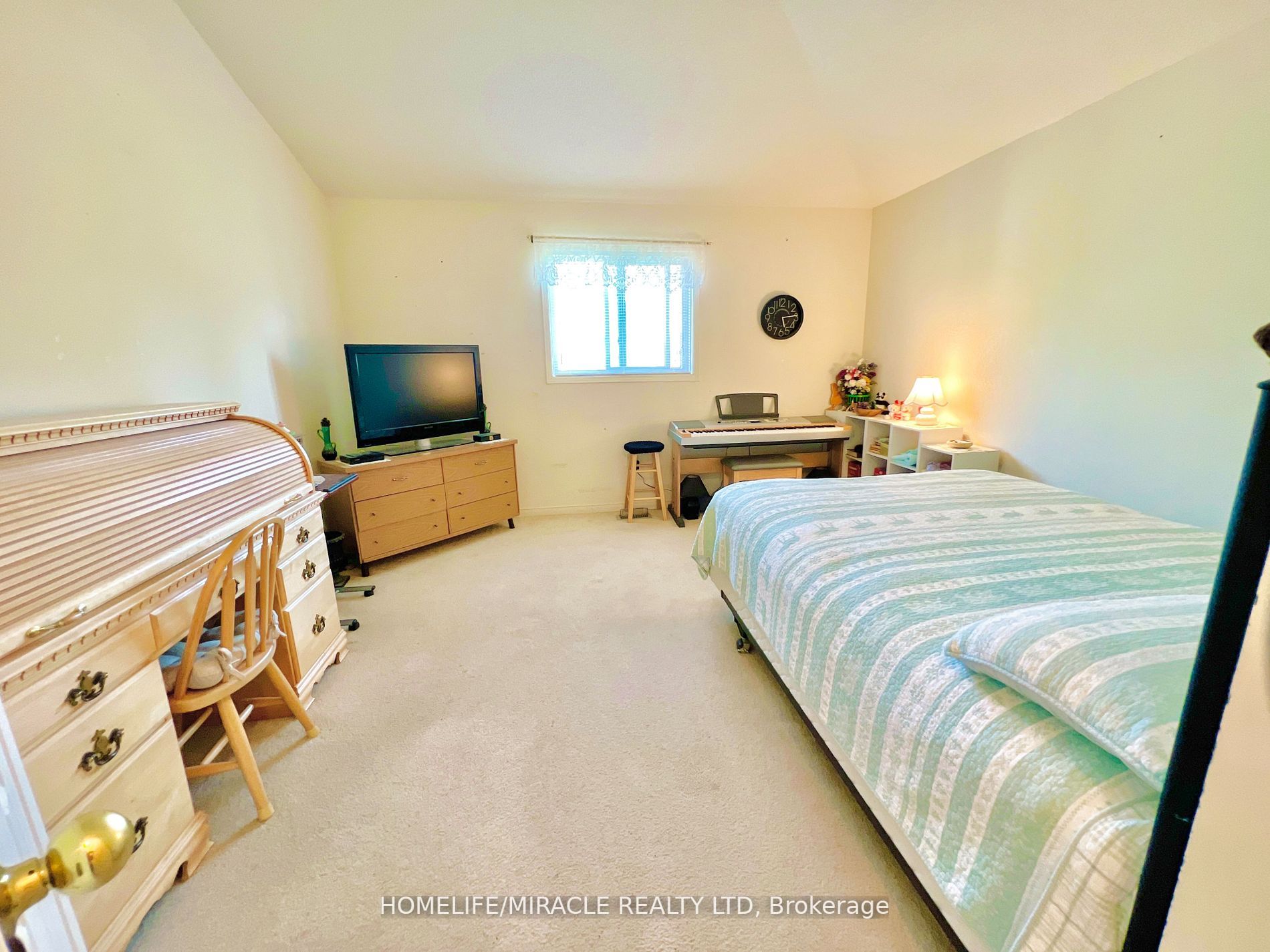 246 Howard Cres