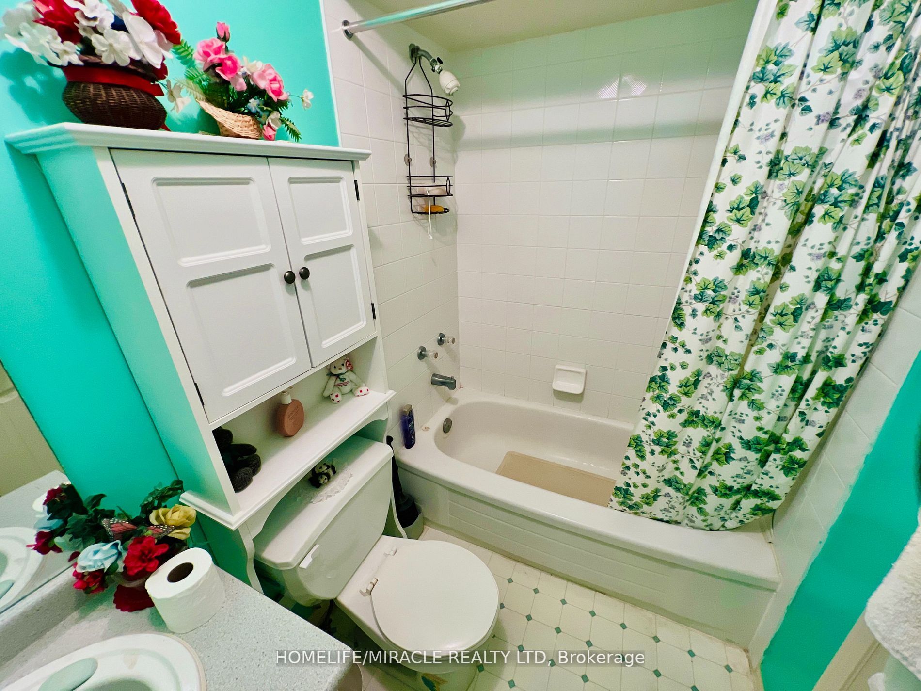 246 Howard Cres