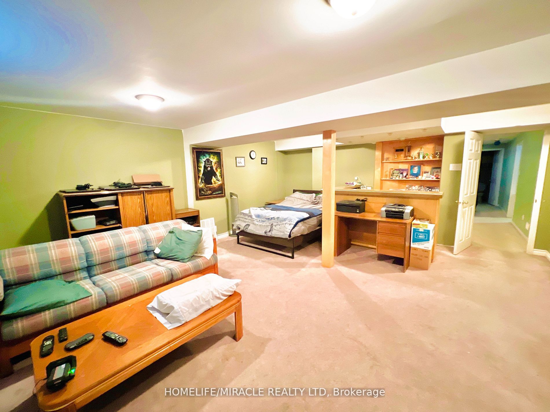 246 Howard Cres