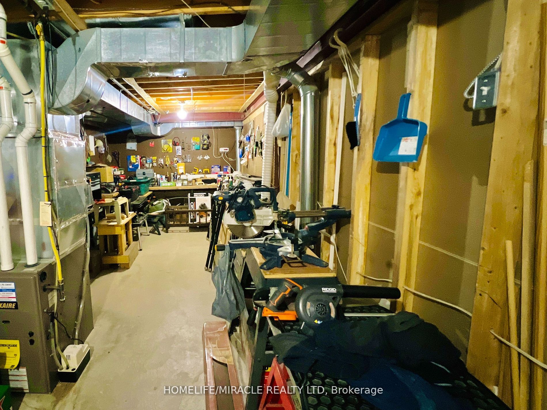 246 Howard Cres