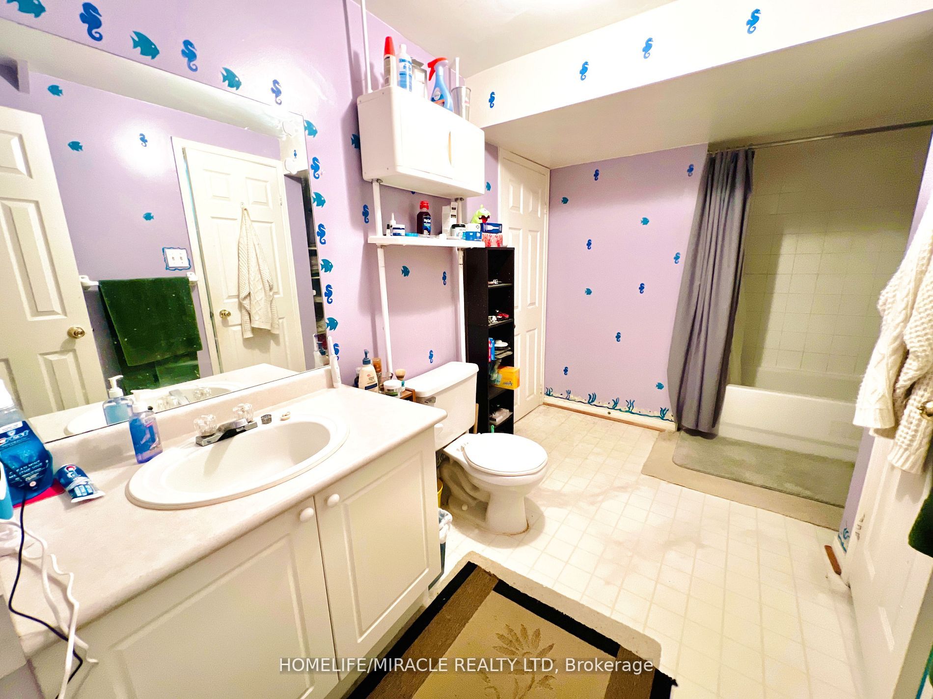 246 Howard Cres