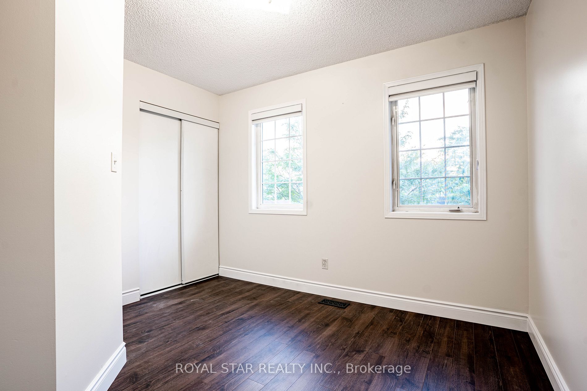 20 Junction Cres