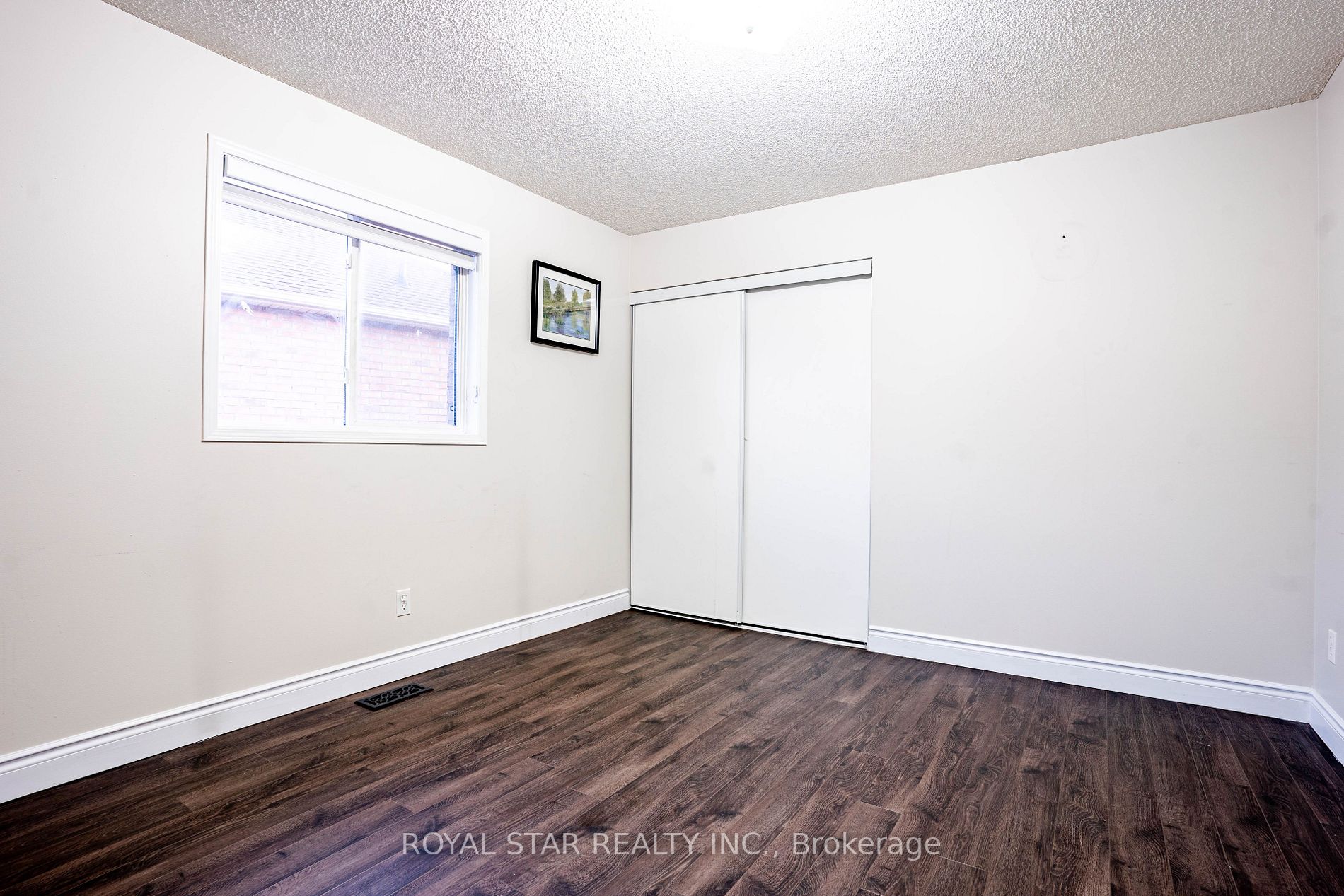 20 Junction Cres