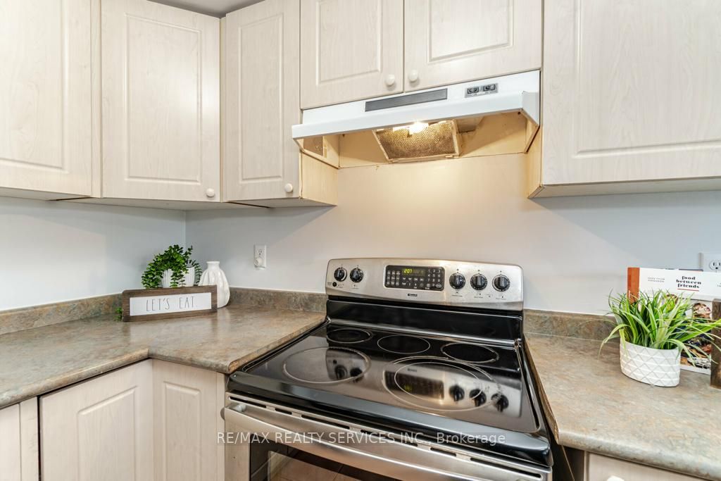 42 Rivermere Crt