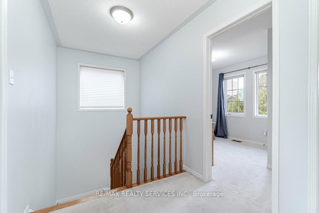 42 Rivermere Crt
