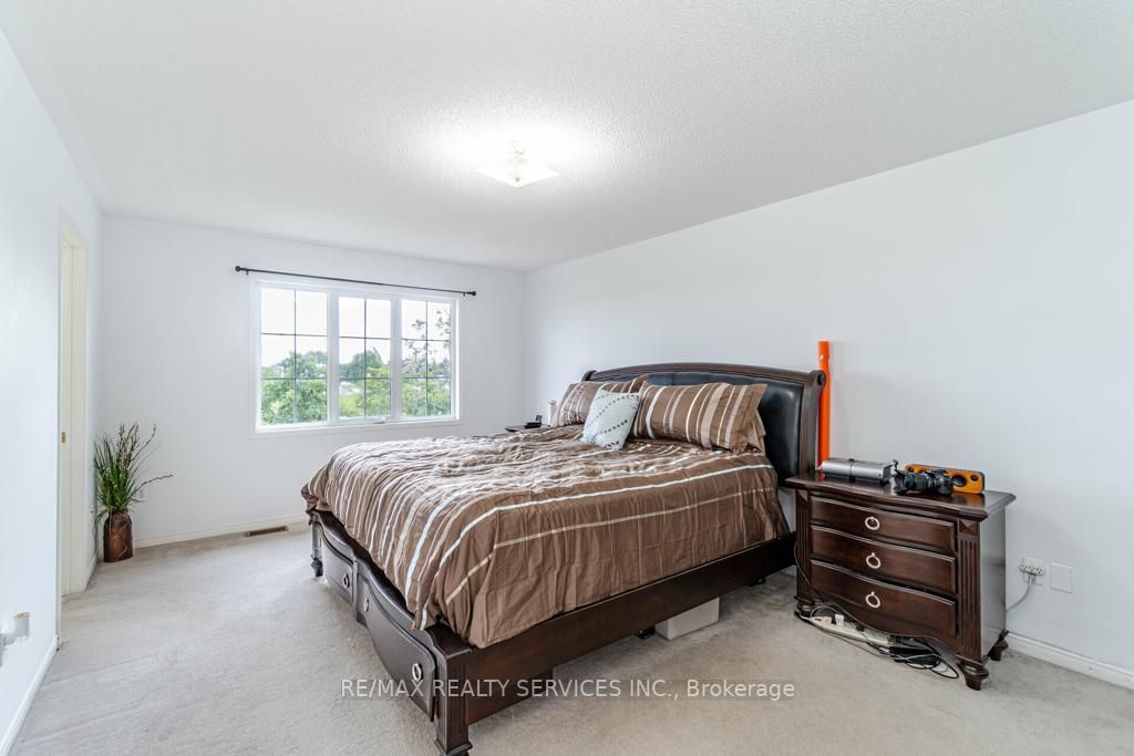 42 Rivermere Crt