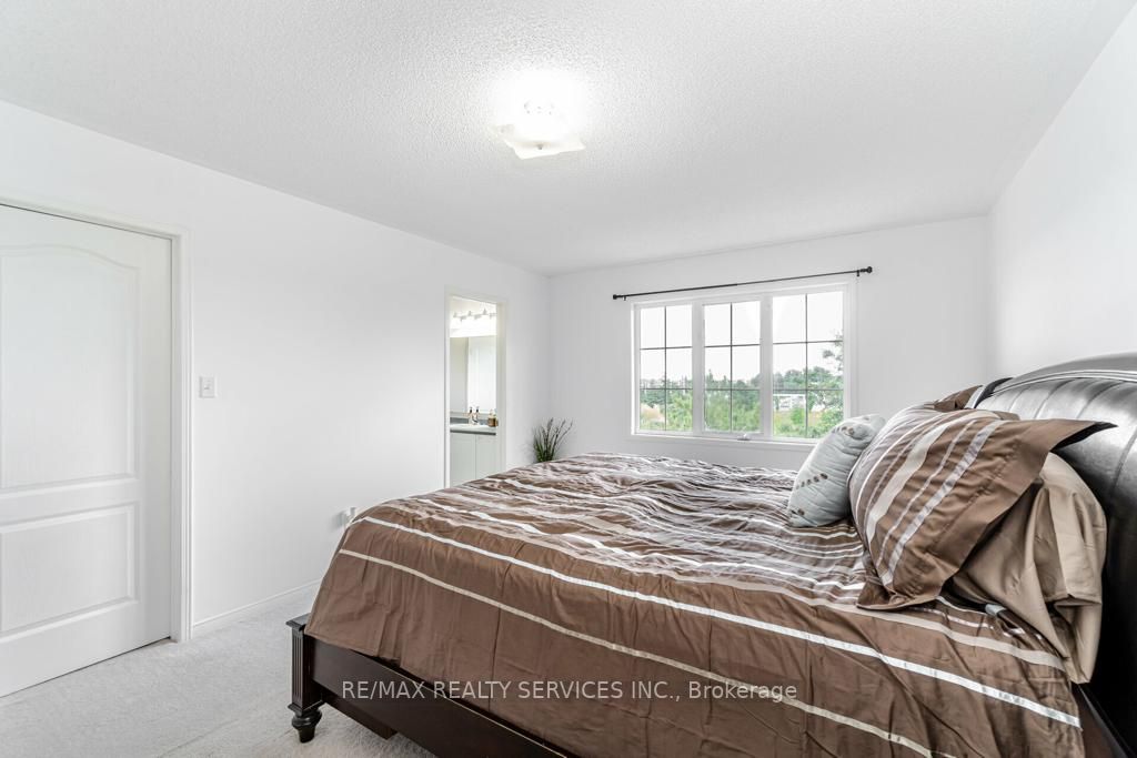 42 Rivermere Crt