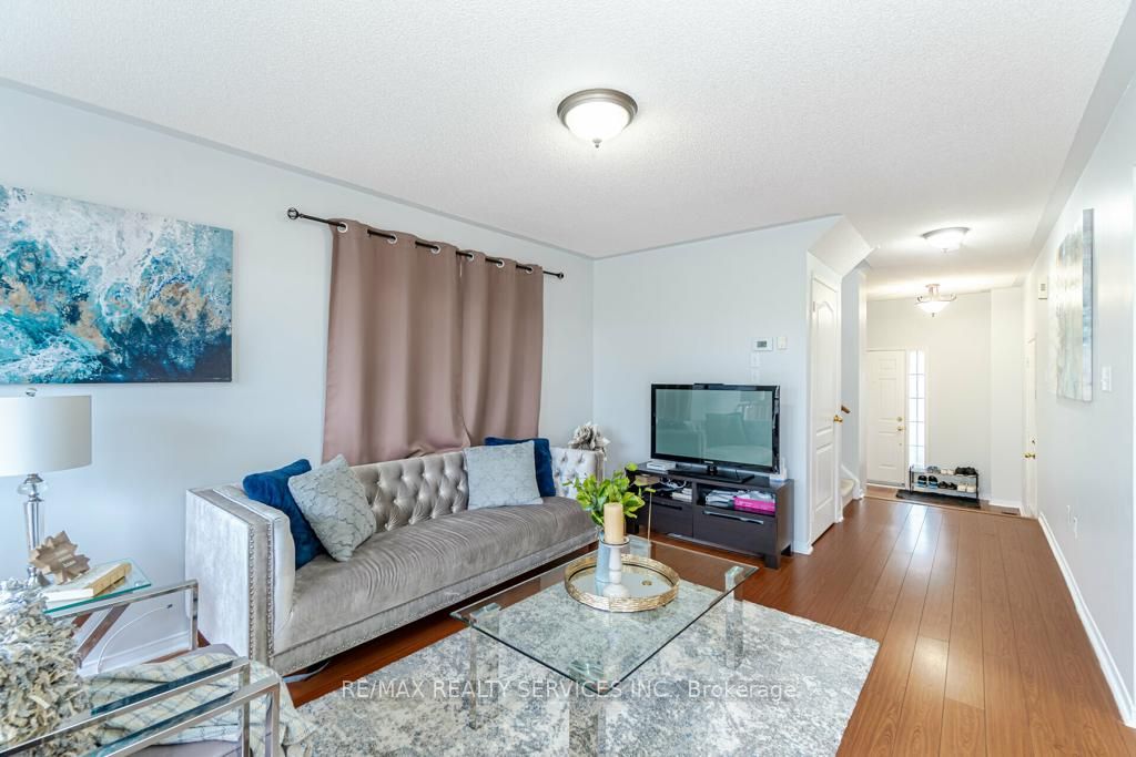 42 Rivermere Crt