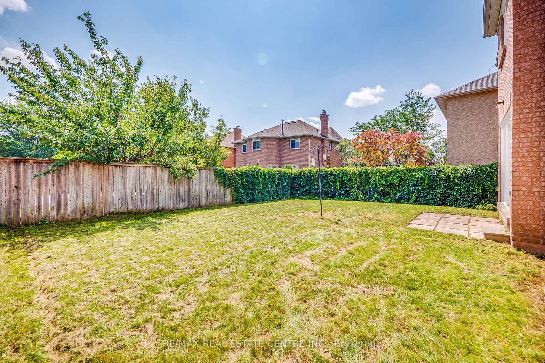5986 Bell Harbour Dr