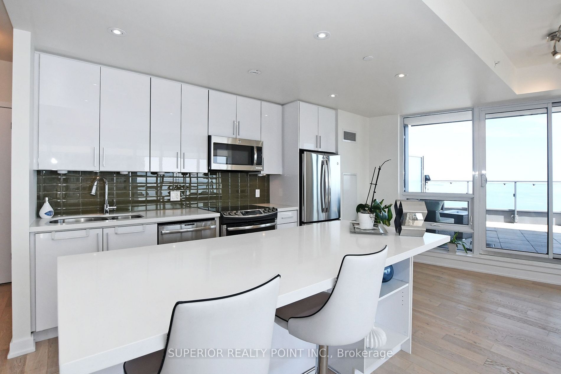 2212 Lakeshore Blvd W, #Lph03