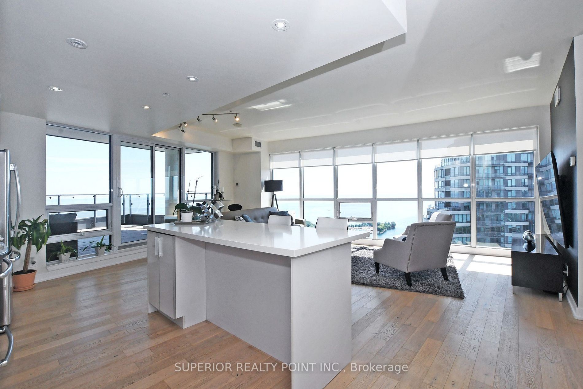 2212 Lakeshore Blvd W, #Lph03