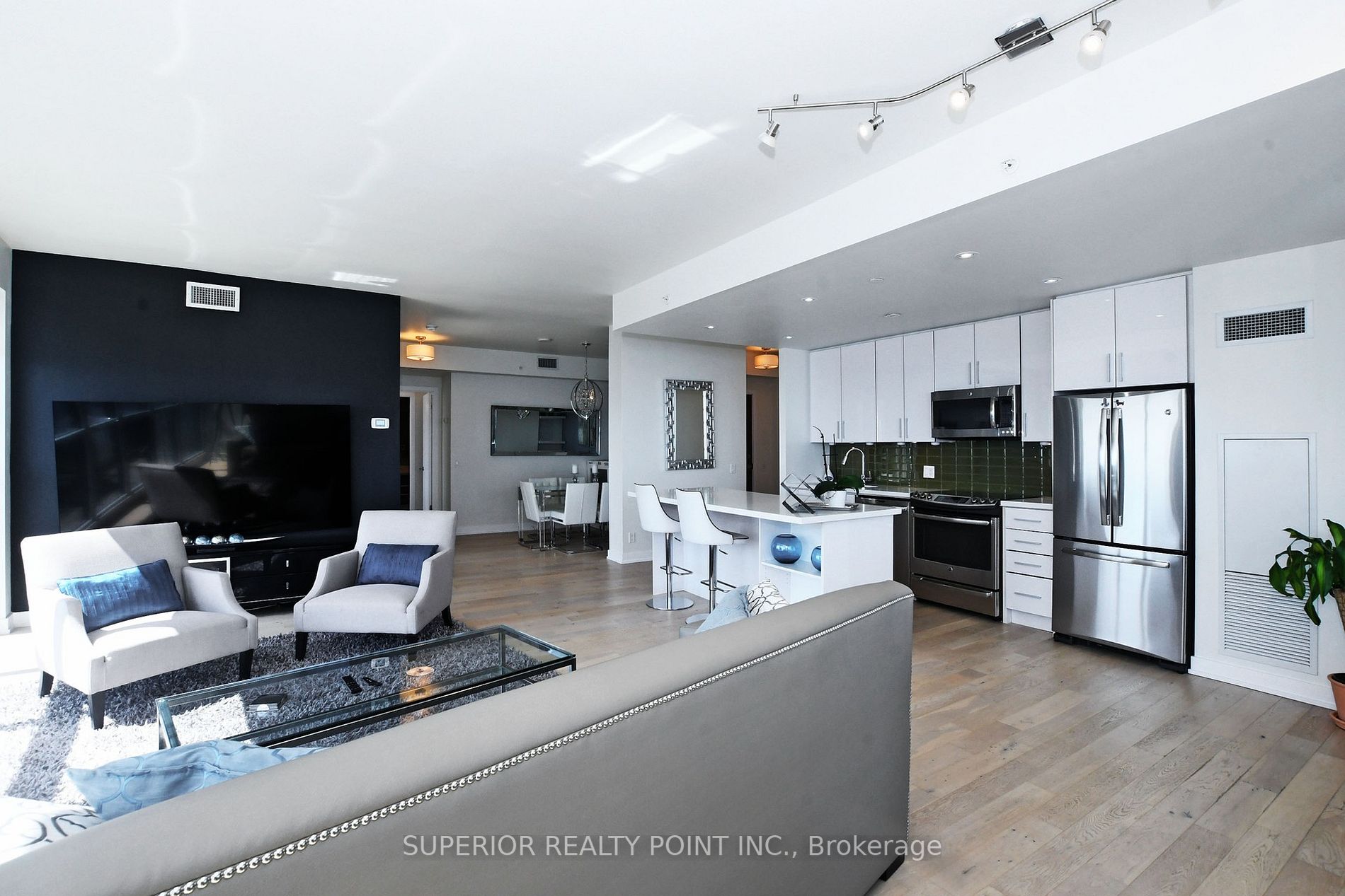 2212 Lakeshore Blvd W, #Lph03