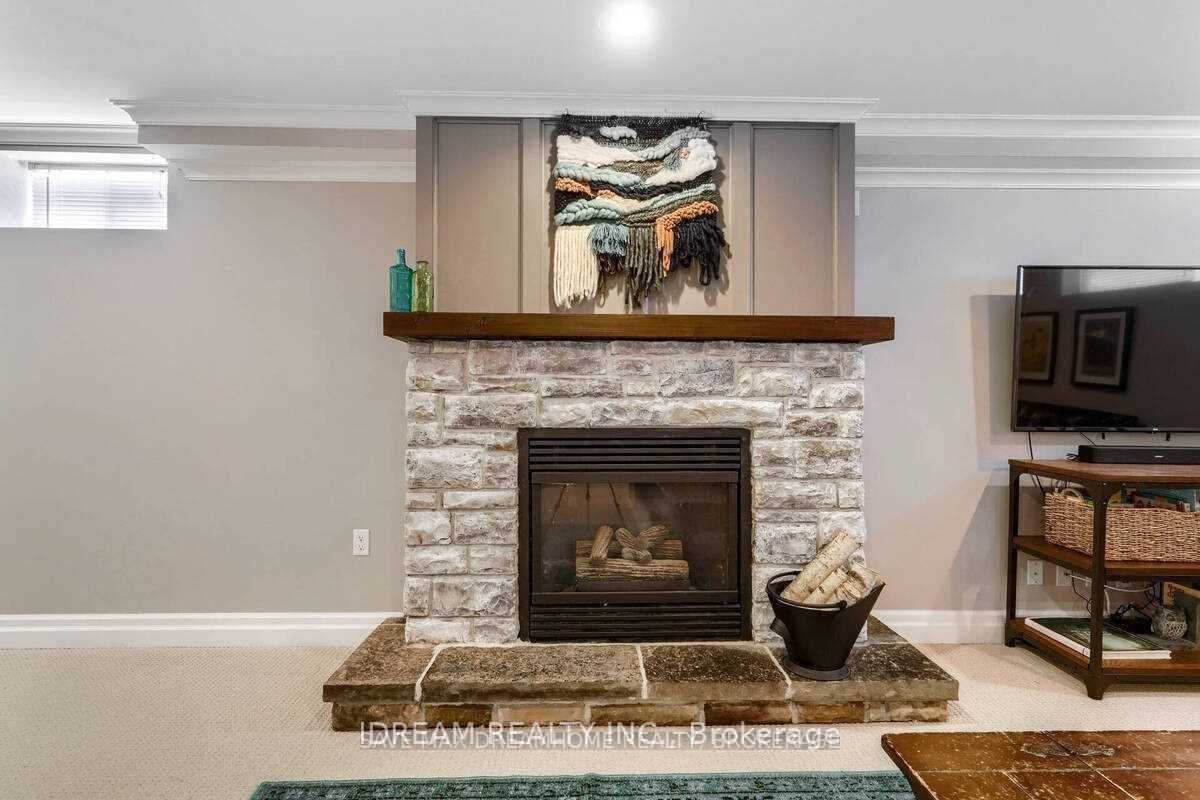 15 Burgby Ave S