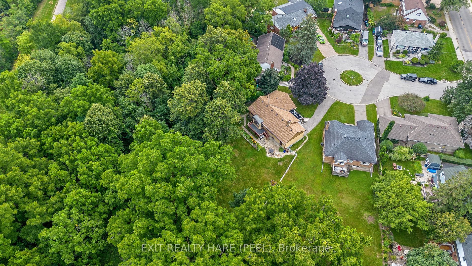 4 Moore Cres
