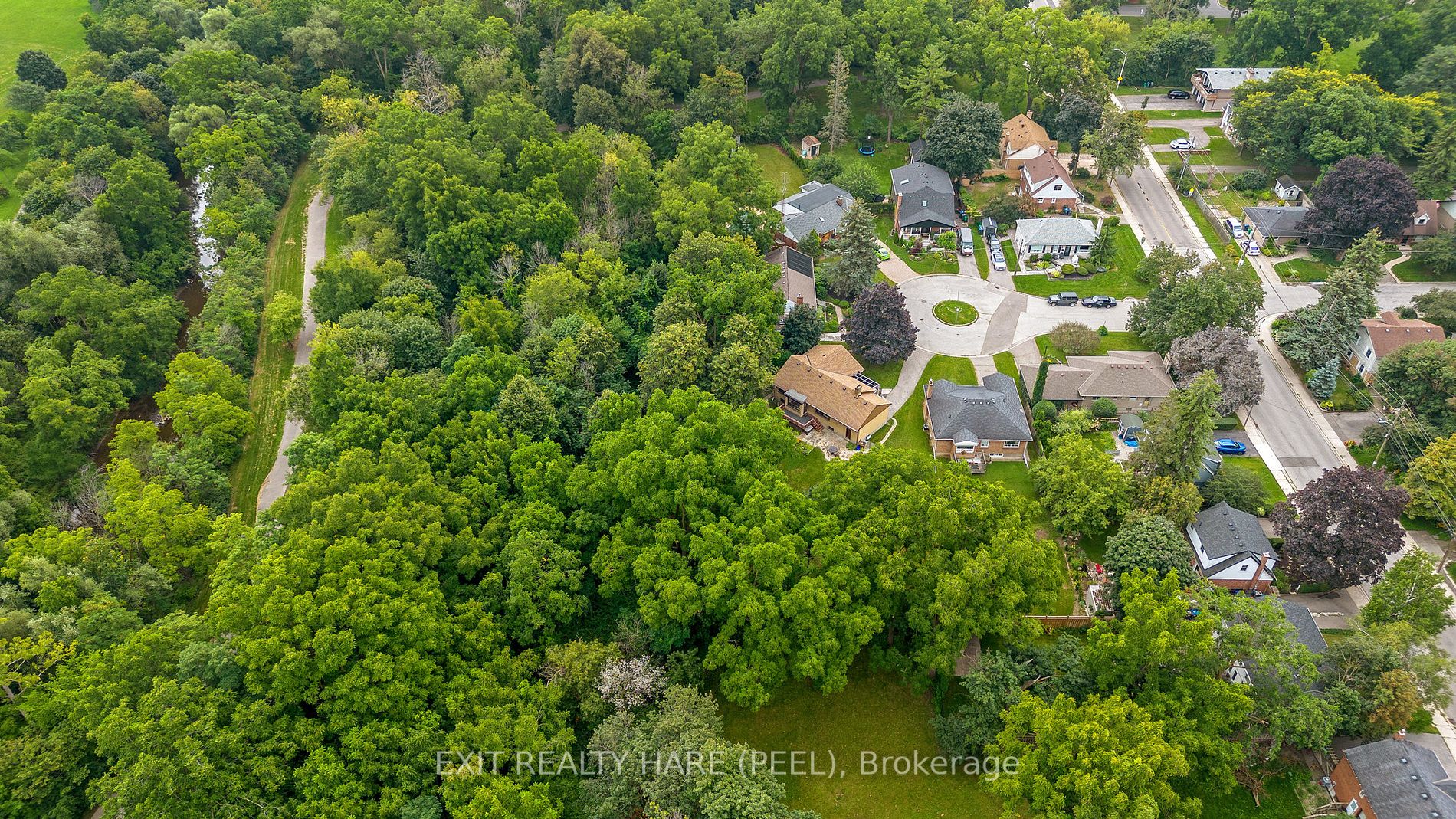 4 Moore Cres
