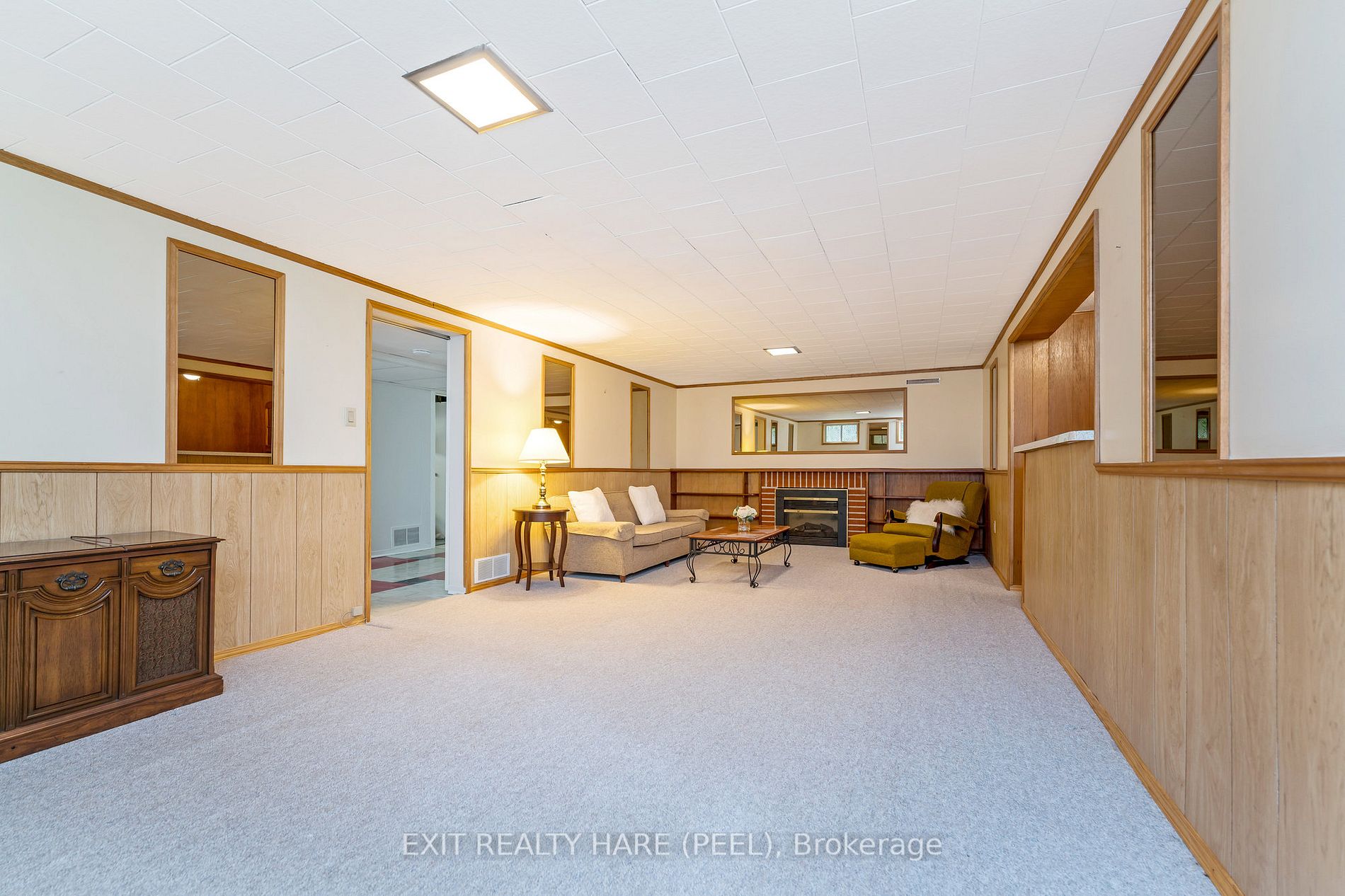 4 Moore Cres