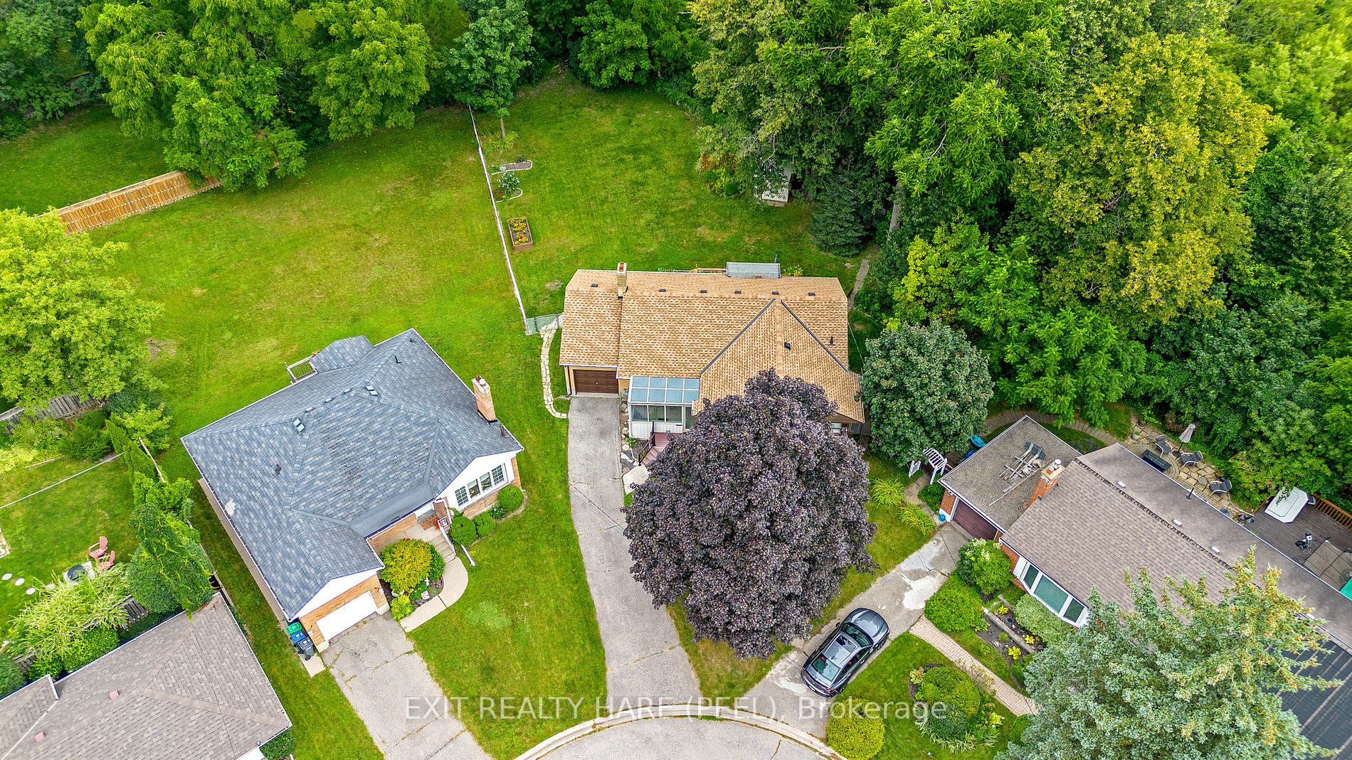 4 Moore Cres