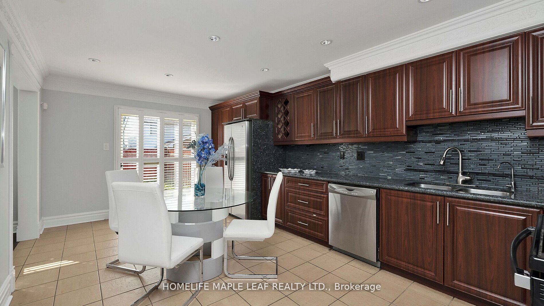 6 Oatfield Road