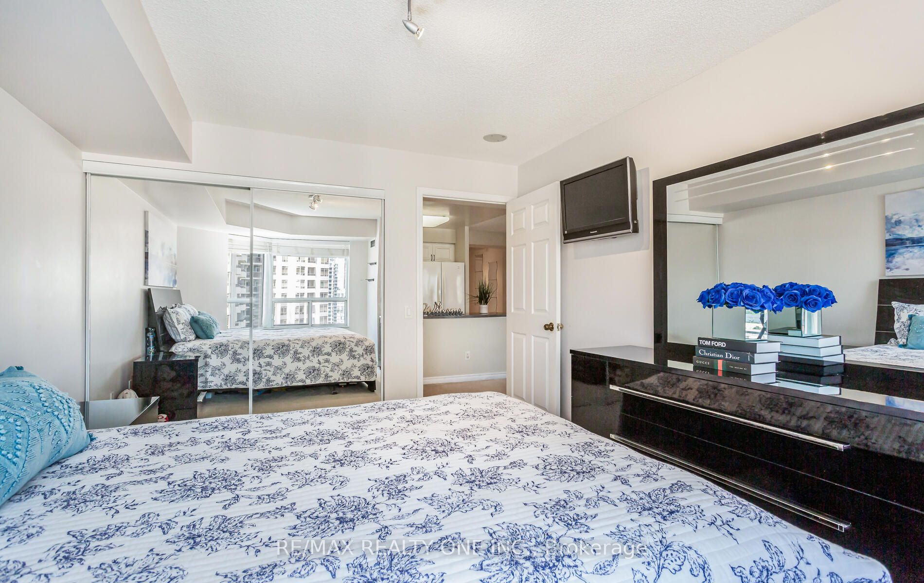 25 Kingsbridge Garden Circ, #2121
