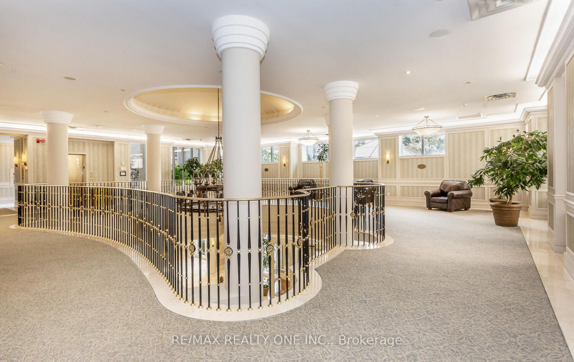 25 Kingsbridge Garden Circ, #2121