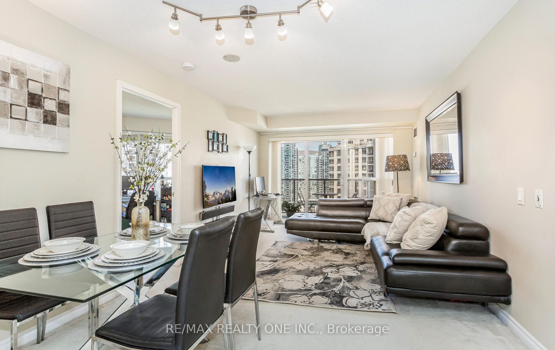 25 Kingsbridge Garden Circ, #2121