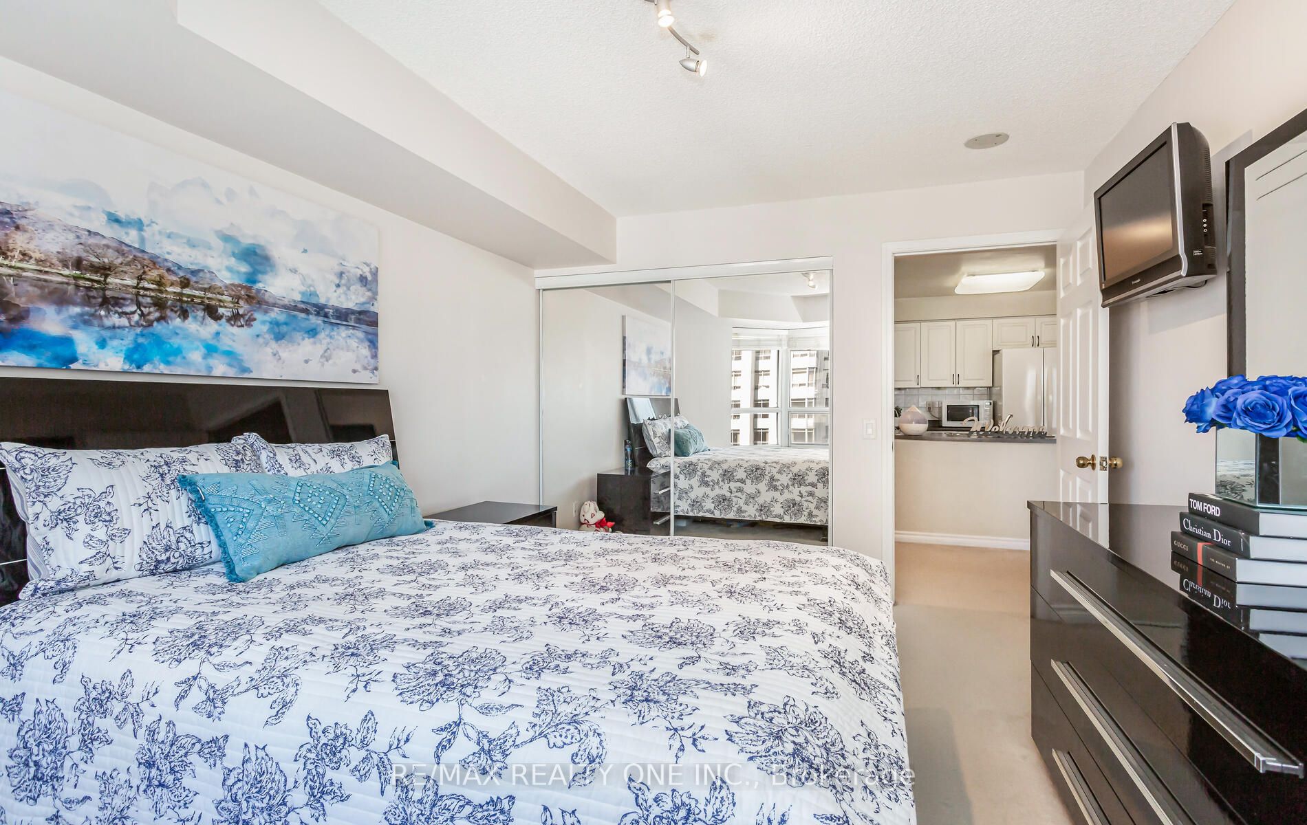 25 Kingsbridge Garden Circ, #2121