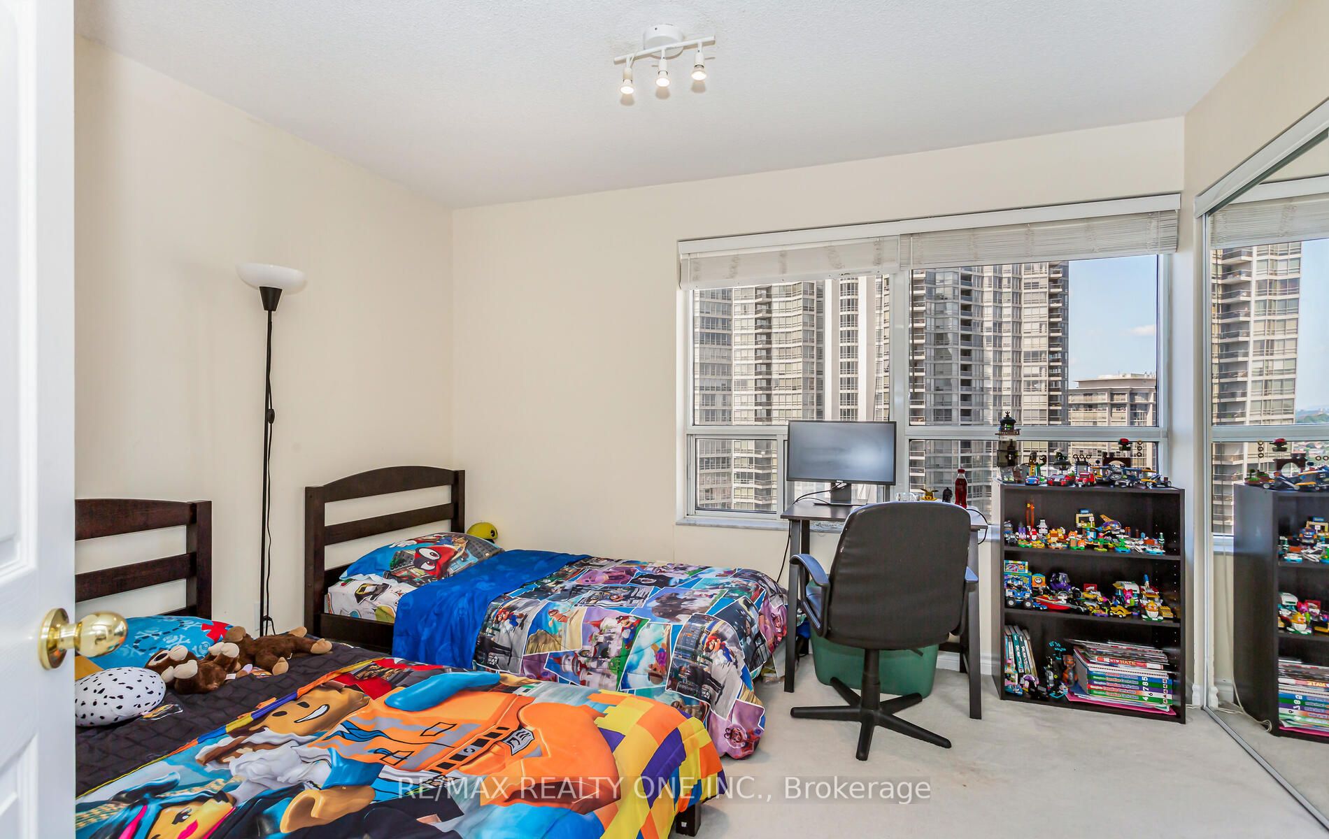 25 Kingsbridge Garden Circ, #2121
