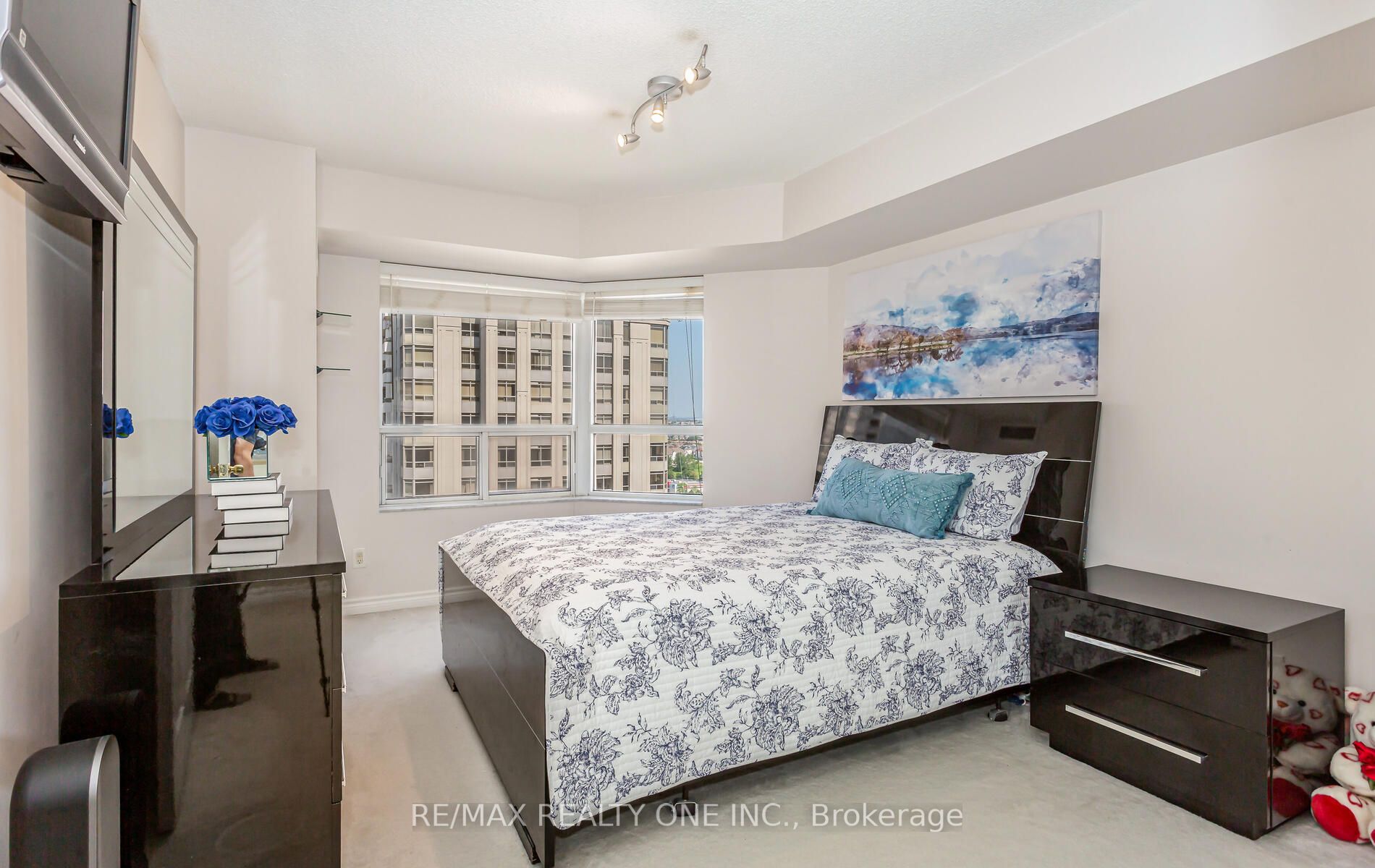 25 Kingsbridge Garden Circ, #2121