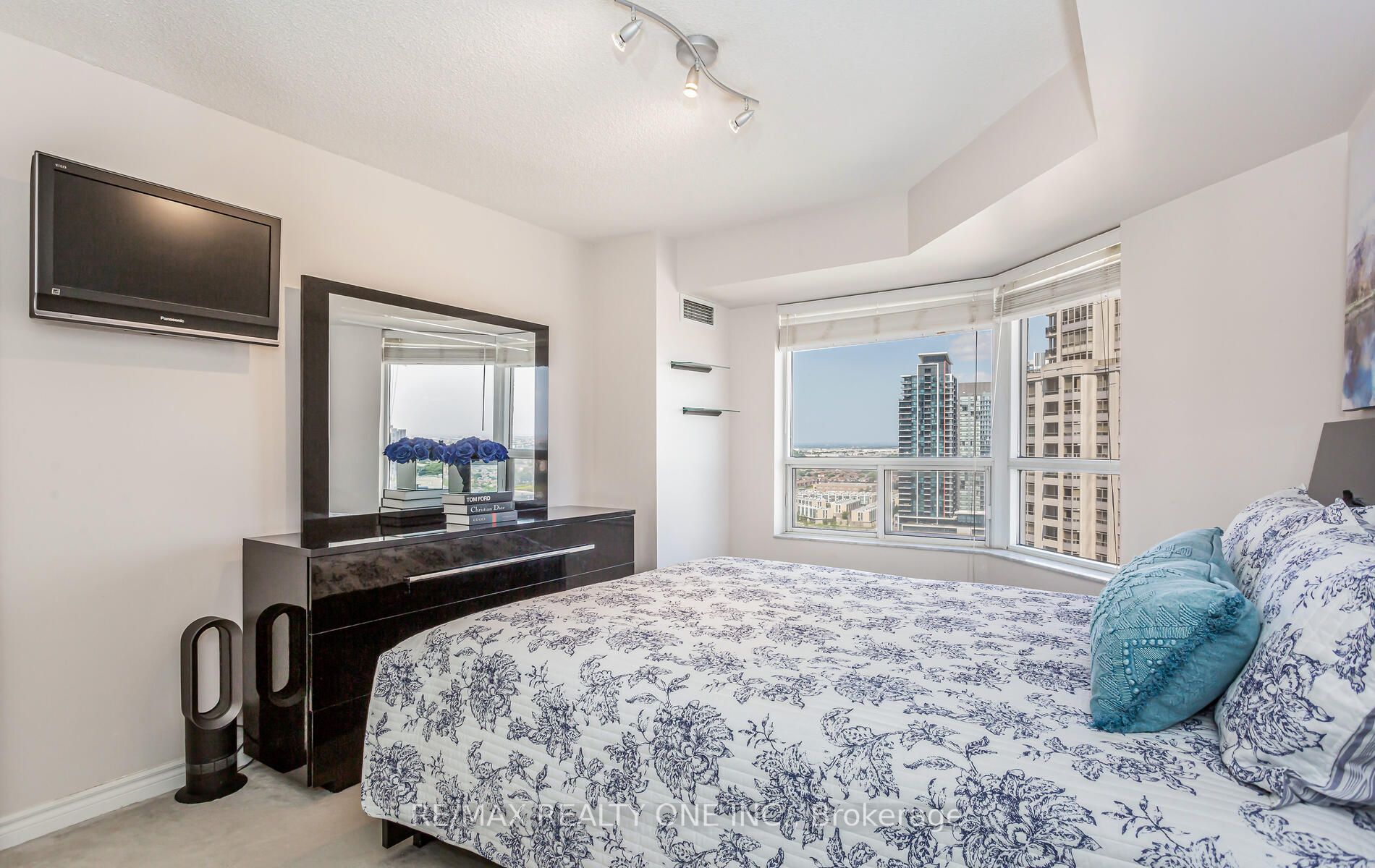 25 Kingsbridge Garden Circ, #2121