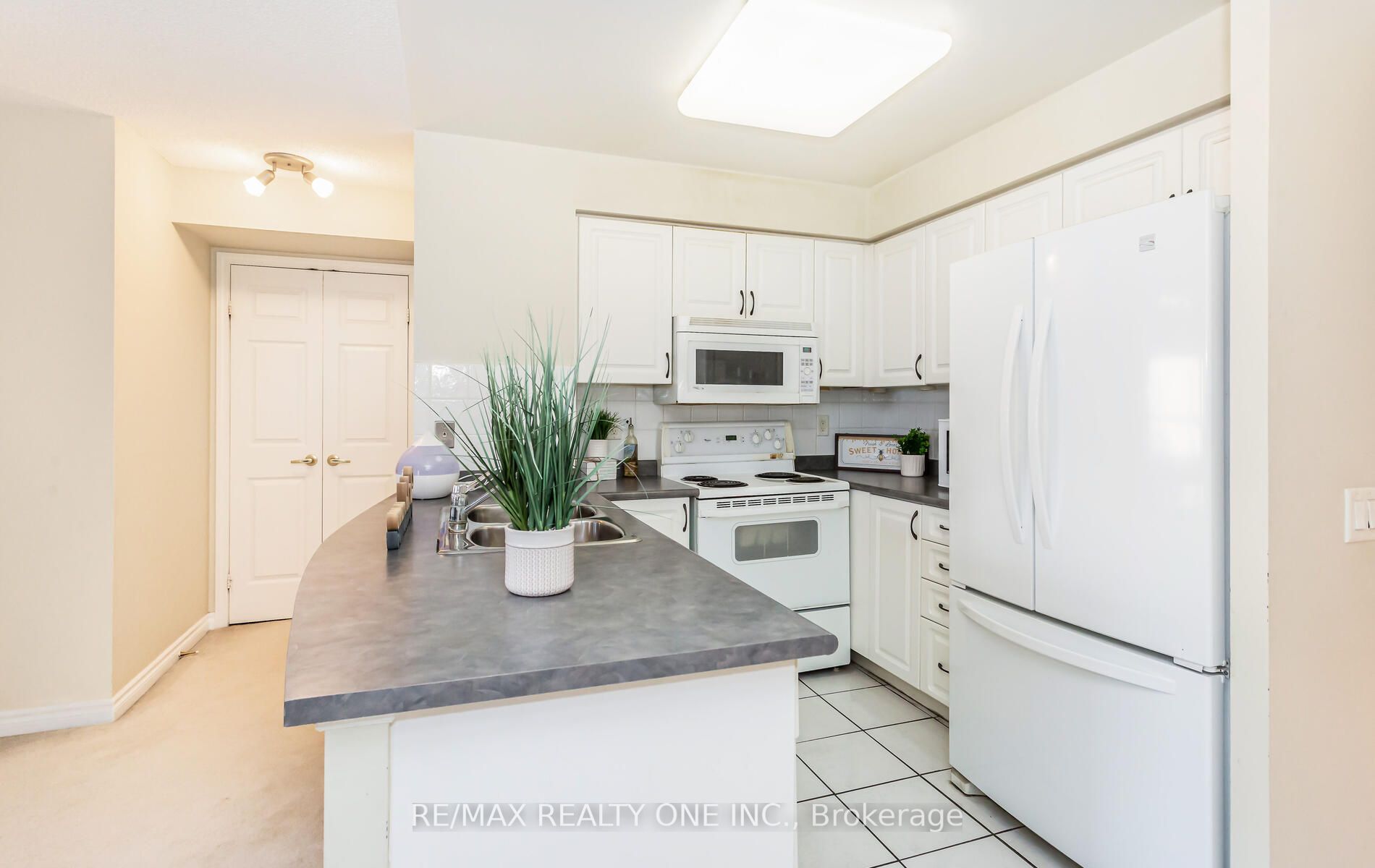 25 Kingsbridge Garden Circ, #2121