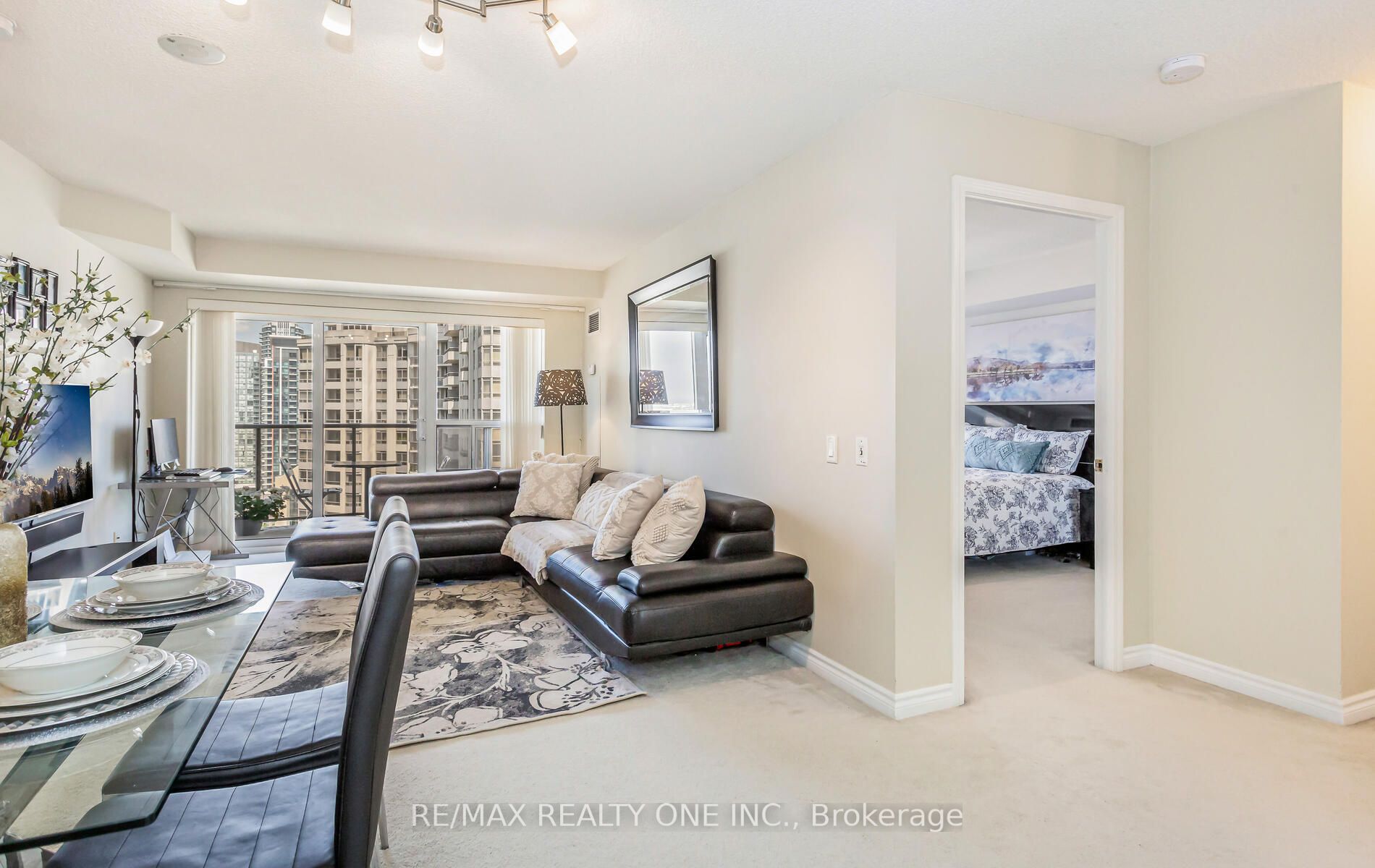 25 Kingsbridge Garden Circ, #2121