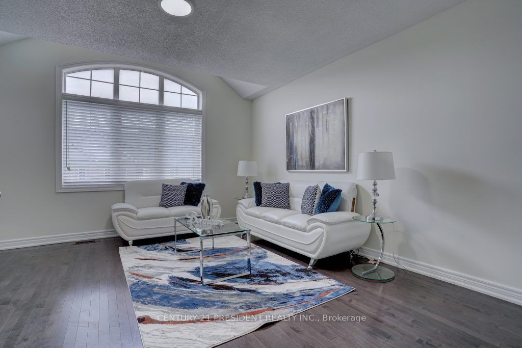 35 Saint Dennis Rd