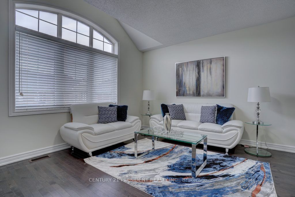 35 Saint Dennis Rd