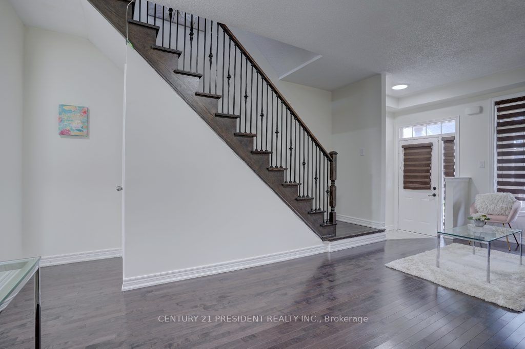 35 Saint Dennis Rd